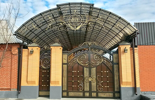 Купить или заказать ворота для дома с навесом - стильные и надежные решения для вашего участка в Сыктывкаре от 41618 руб | ВоротМастер-Скт